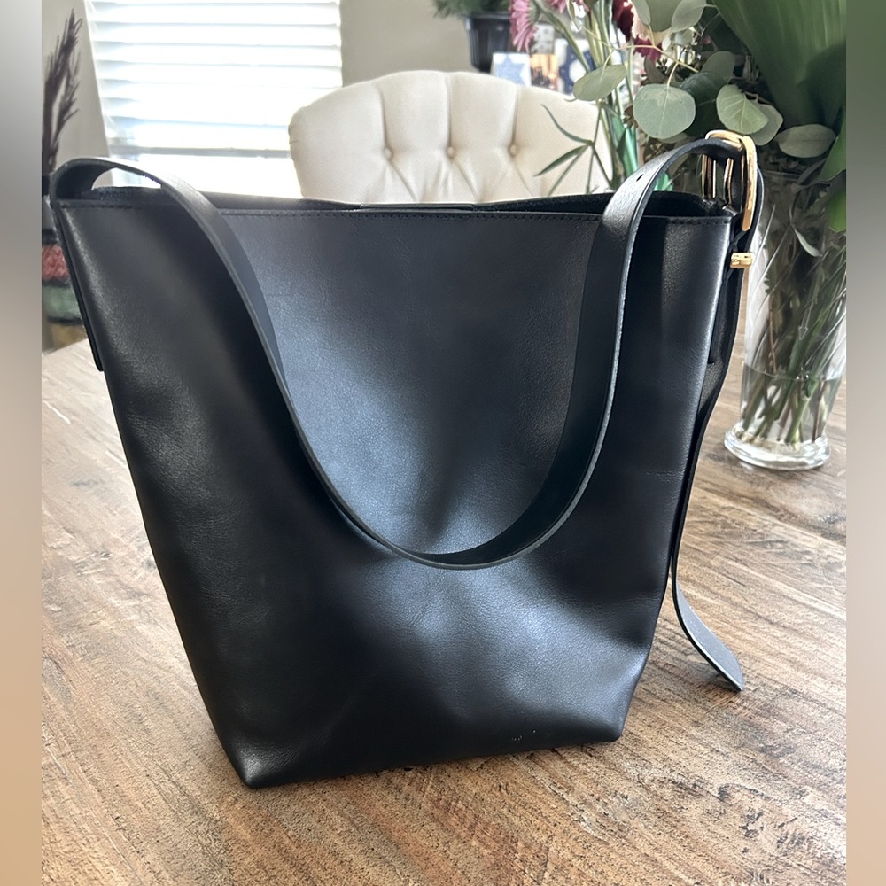 Madewell - The Essential Medium Bucket Tote NWT